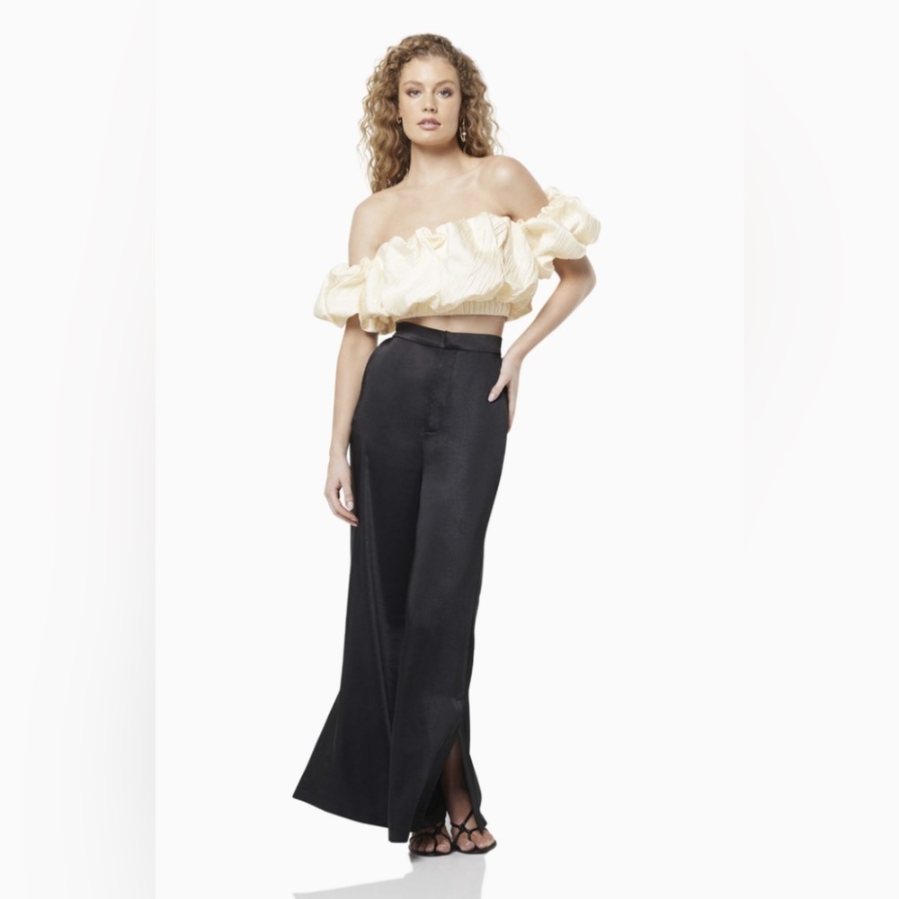 Elliatt Rejoice Crop Top Cream Size Small NWT - Picture 3 of 11